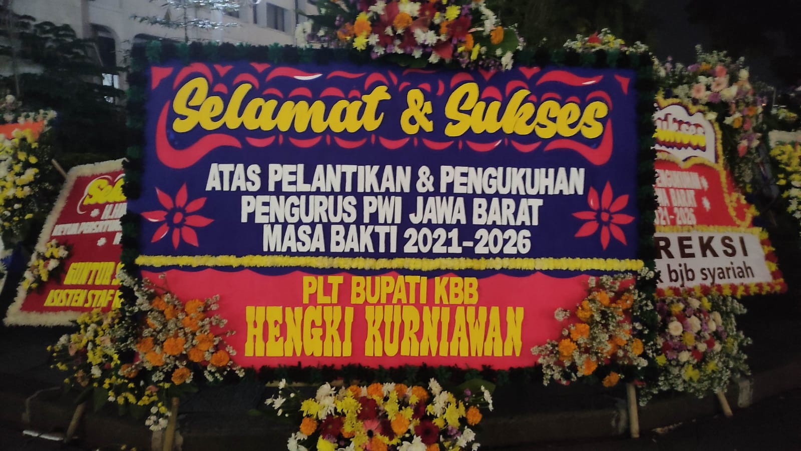 karangan-bunga-pelantikan-dan-pengukuhan-pengurus-pwi-jawa-barat-2021-2026-21102602044064.jpeg