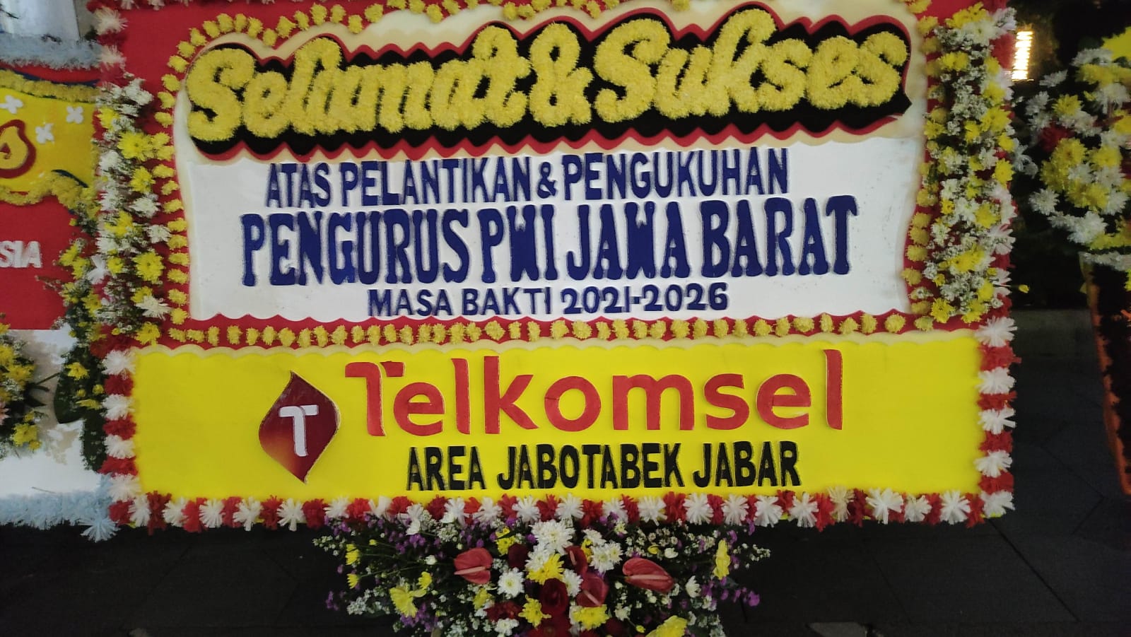 karangan-bunga-pelantikan-dan-pengukuhan-pengurus-pwi-jawa-barat-2021-2026-21102602055197.jpeg