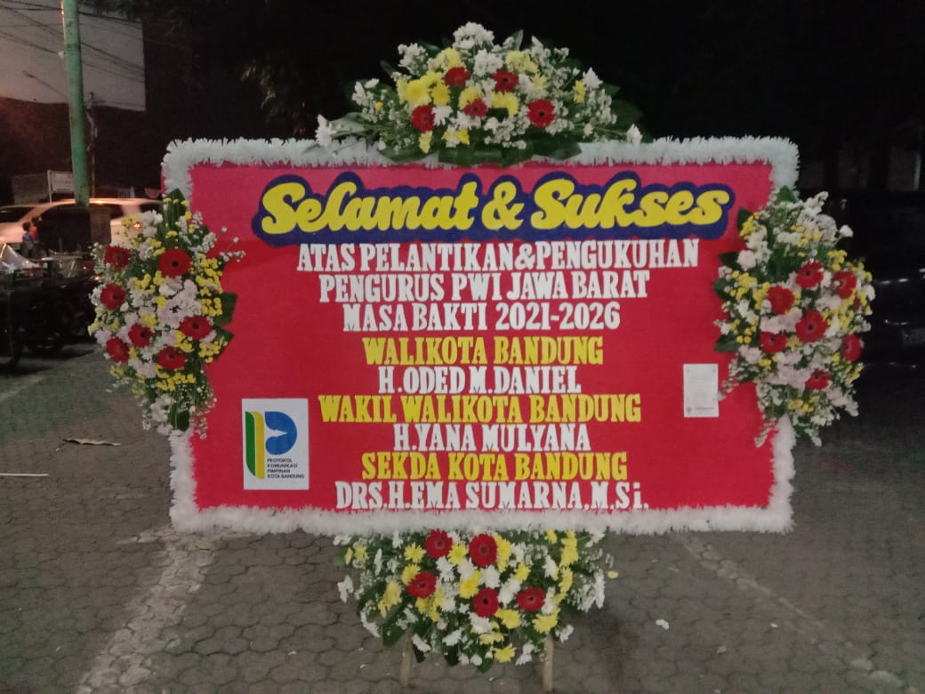 karangan-bunga-pelantikan-dan-pengukuhan-pengurus-pwi-jawa-barat-2021-2026-21102602072512.jpeg