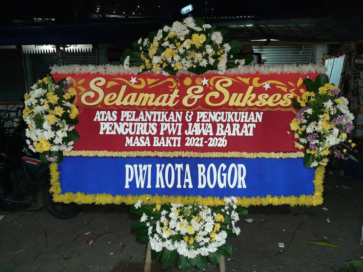karangan-bunga-pelantikan-dan-pengukuhan-pengurus-pwi-jawa-barat-2021-2026-21102602080432.jpeg