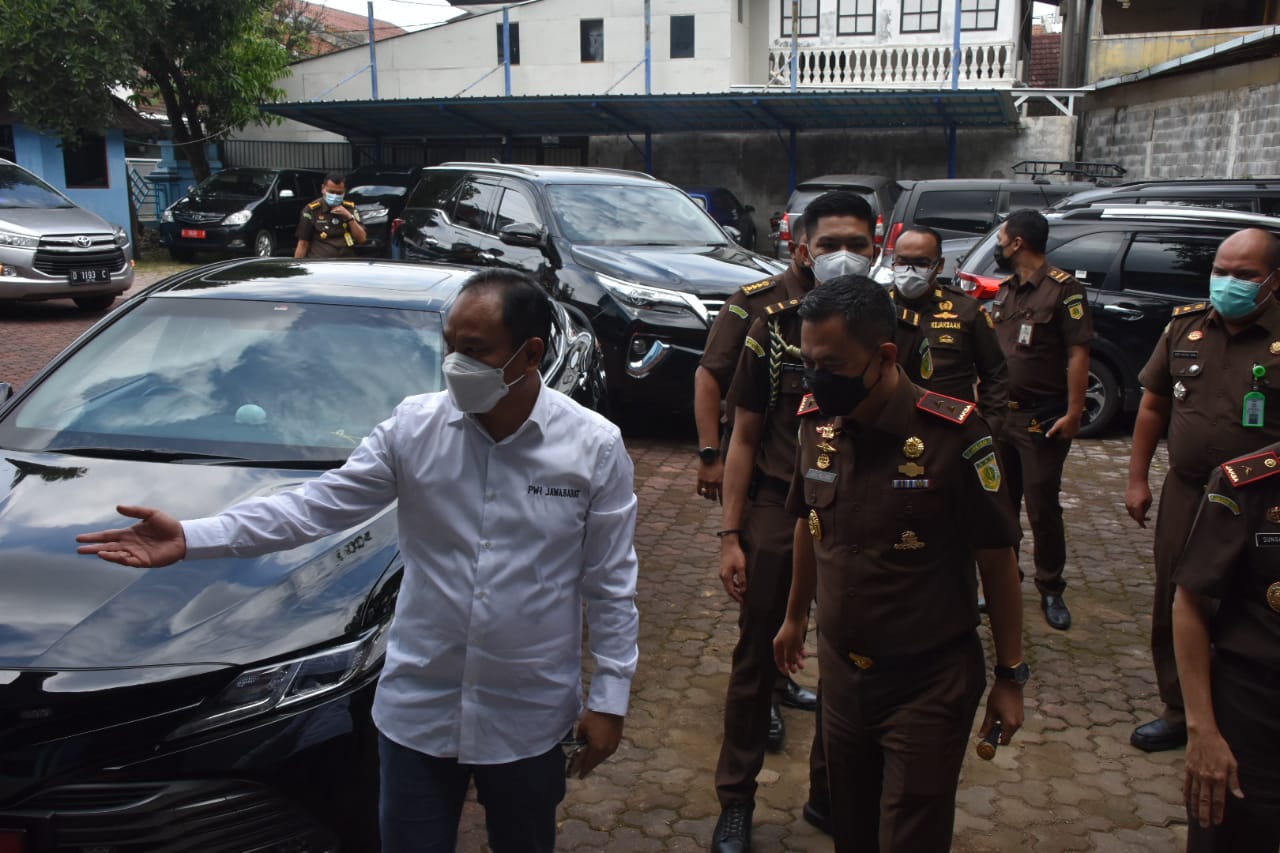 kunjungi-kantor-pwi-kajati-jabar-wartawan-bukan-untuk-ditakuti-21112309461193.jpeg